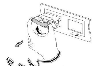 Pivot the XFP transceiver module bail clasp